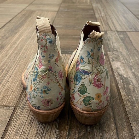 Free People Beau Western Boots in Ivory Floral size 6.5 - Picture 6 of 9